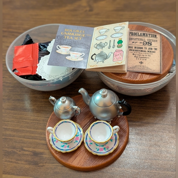 Ultra Rare Miniverse Dolores Umbridge Tea Set-NEW - Picture 2 of 4